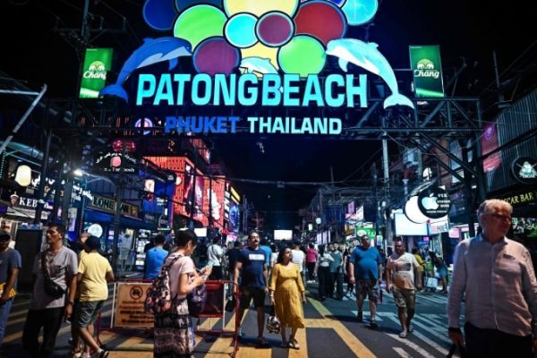 Du khách xả bậy: Người Thái Lan phẫn nộ vì vệ sinh bừa bãi