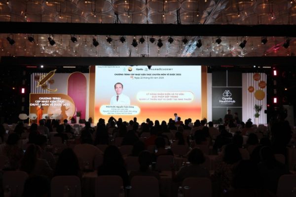 Hội thảo: 1.300 dược sĩ tư vấn bổ sung canxi và năng lượng