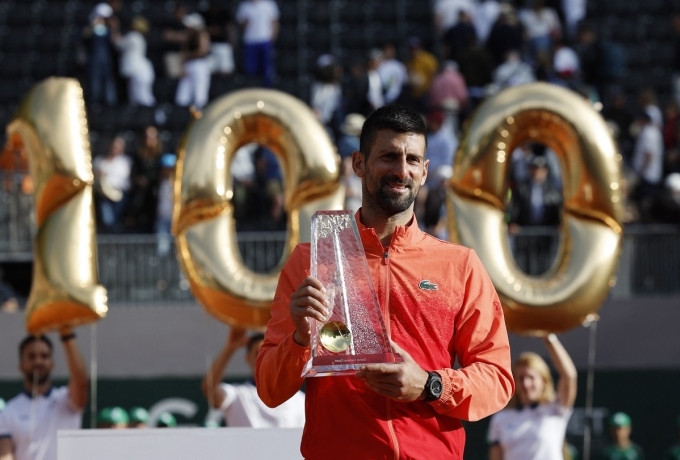 Djokovic mừng danh hiệu tại Geneva Mở rộng ở Thụy Sĩ hôm 21/5. Ảnh: ATP