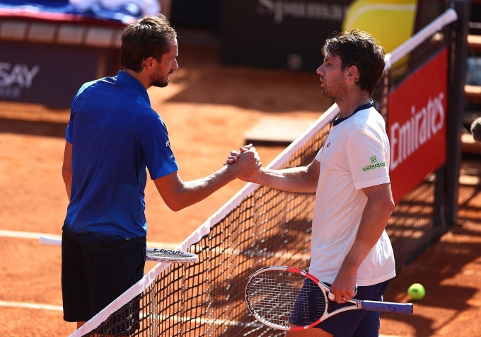 Medvedev (trái) thắng Norrie ở vòng ba Rome Masters 2025 hồi đầu tháng 5. Ảnh: Reuters