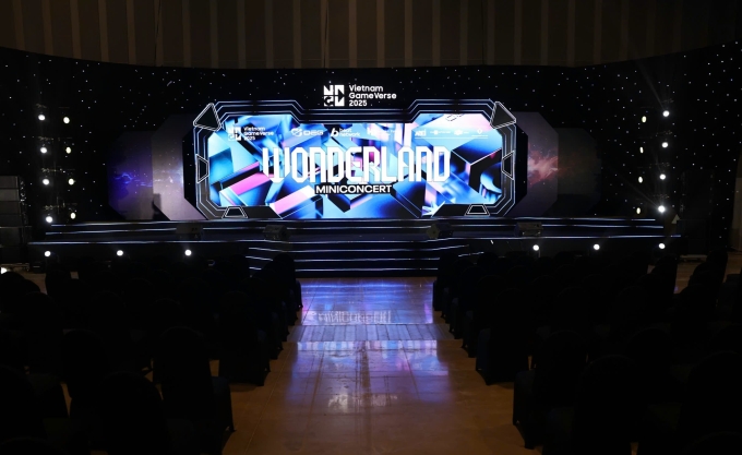 Sân khấu Wonderland diễn ra các hoạt động giao lưu, giải trí. Ảnh: Quỳnh Trần