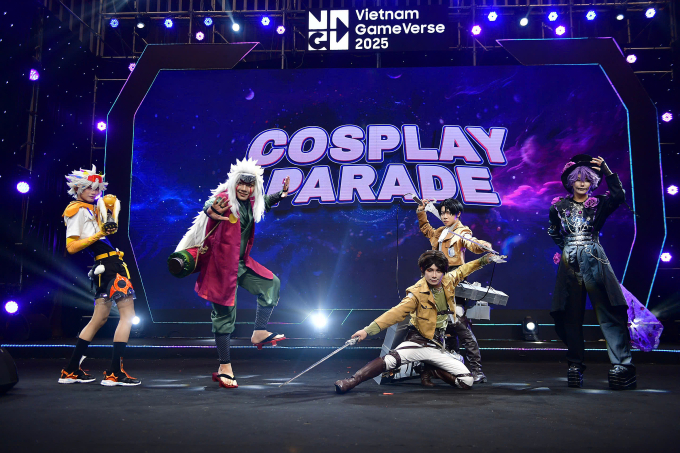 Các cosplayer trình diễn tại sân khấu. Ảnh: Thanh Tùng