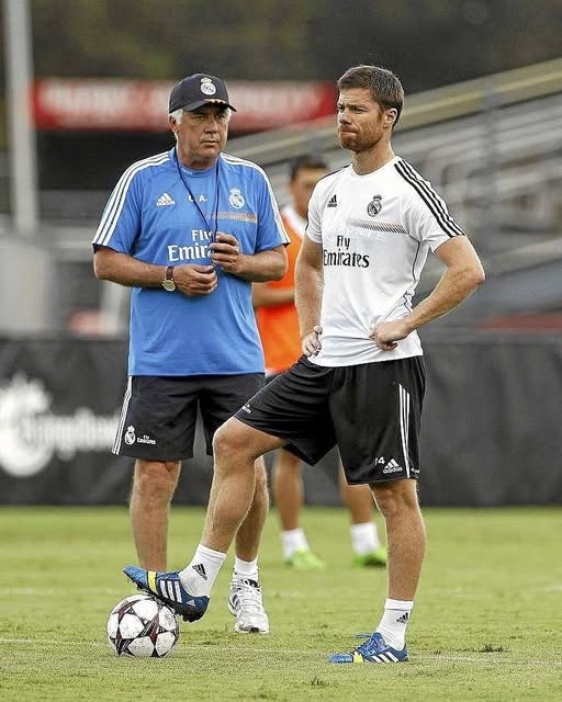 Alonso và Carlo Ancelotti khi còn cùng làm việc ở Real.
