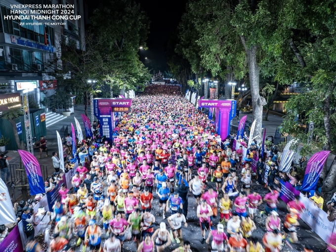 Dòng người tham gia VM Hanoi Midnight 2024. Ảnh: VM