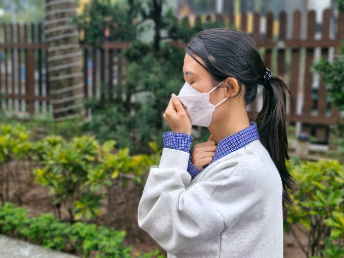 Đeo khẩu trang hạn chế tiếp xúc với các tác nhân gây kích ứng, hạn chế tái phát hen. Ảnh: An Hoàng