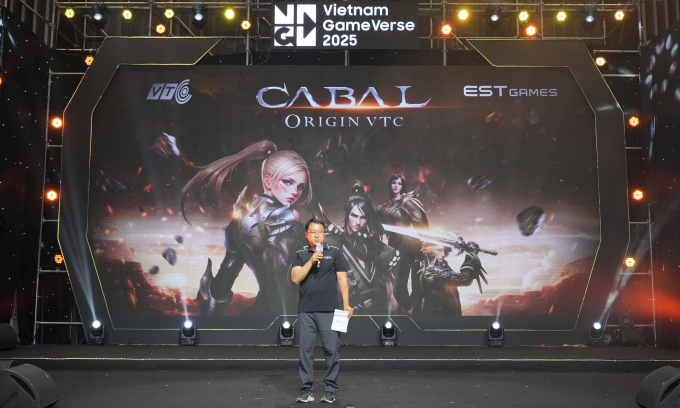 Đại diện VTC Mobile giới thiệu game Cabal Origin VTC tại sự kiện Vietnam Gameverse 2025.