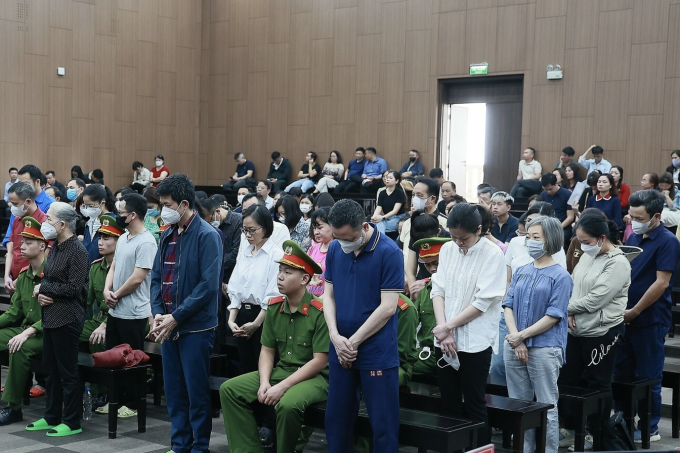 Các bị cáo trong vụ án Vi phạm quy định kế toán gây thiệt hại 743 tỷ đồng tại công ty Thành An Hà Nội, được TAND Hà Nội xét xử hồi tháng 3. Ảnh: Danh Lam