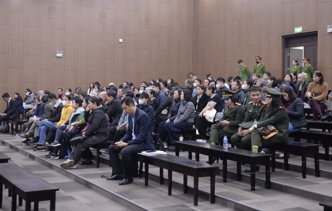 Bị hại, người liên quan có mặt theo triệu tập của tòa tại phiên sơ thẩm. Ảnh:Danh Lam
