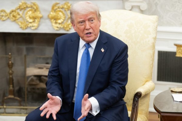 Ông Trump: Mỹ ưu tiên sản xuất chip hơn quần áo, giày dép