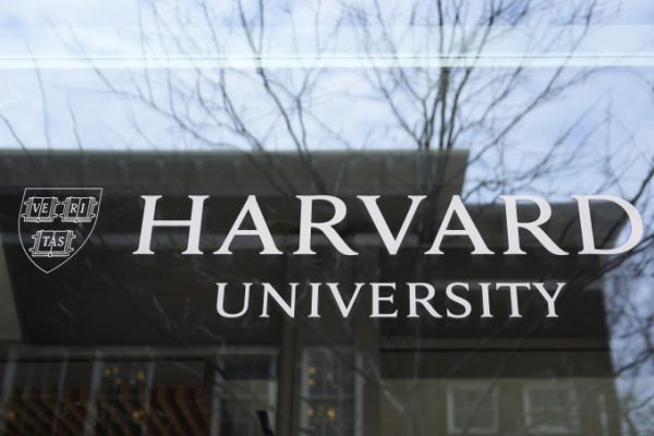 Đại học Harvard: Mỹ có thể hoãn tước quyền tuyển sinh viên quốc tế?