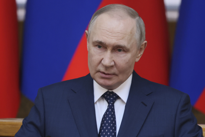 Tổng thống Nga Vladimir Putin phát biểu trong một cuộc họp tại St. Petersburg hôm 28/4. Ảnh: AP