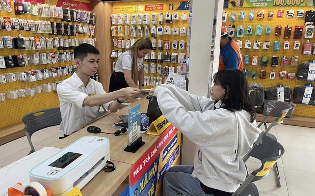 Đội ngũ nhân viên hỗ trợ khách hàng. Ảnh: Thế Giới Di Động