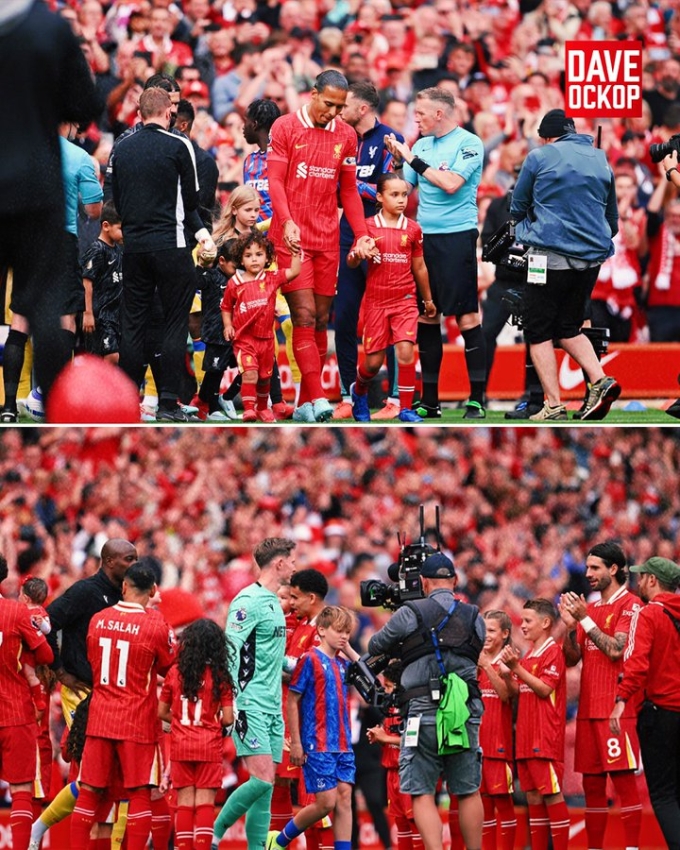 Các cầu thủ Crystal Palace xếp hai hàng, chào đón tân vương Ngoại hạng Anh Liverpool (ảnh trên). Chủ sân Anfield sau đó cũng đáp lại bằng hành động tương tự (ảnh dưới).