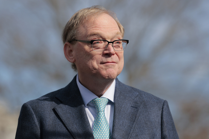 Giám đốc Hội đồng Kinh tế Quốc gia Kevin Hassett bên ngoài Nhà Trắng ngày 7/3. Ảnh: AFP