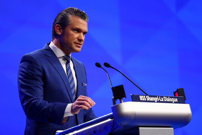 Bộ trưởng Quốc phòng Mỹ Pete Hegseth phát biểu sáng 31/5 tại diễn đàn quốc phòng Đối thoại Shangri-La lần thứ 22 tại Singapore. Ảnh: Reuters