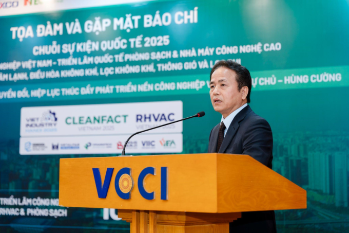 Đại diện Công ty Cổ phần Tập đoàn Cơ điện Phương Linh phát biểu tại họp báo