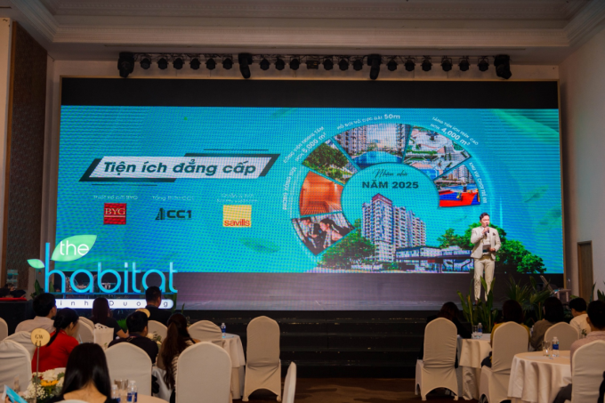 Khách hàng được giới thiệu nhiều thông tin ưu đãi. Ảnh:The Habitat