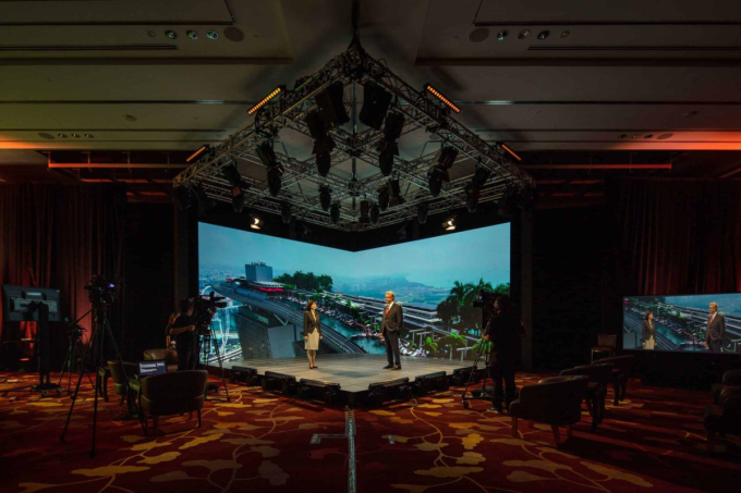 Hybrid Broadcast Studio tích hợp công nghệ thực tế ảo tăng cường, cho cảm giác như đang tham gia trực tiếp. Ảnh: Marina Bay Sands