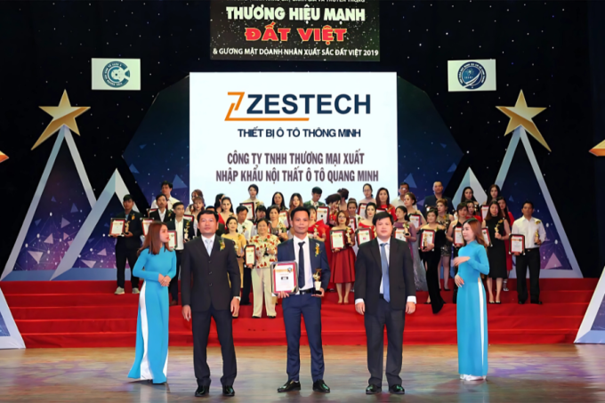 Đại diện Zestech nhận giải thương hiệu mạnh Đất Việt