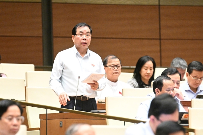 Ông Nguyễn Quang Huân, Ủy viên Ủy ban Khoa học, Công nghệ và Môi trường phát biểu tại phiên thảo luận chiều 23/5. Ảnh: Trung tâm báo chí Quốc hội