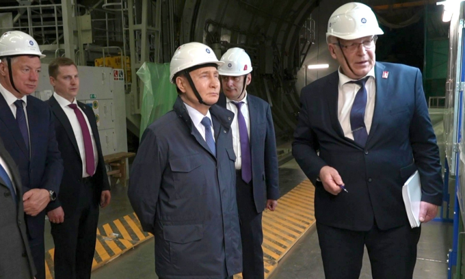 Tổng thống Putin thăm nhà máy điện hạt nhân Kursk-2 ở tỉnh Kursk hôm 20/5. Ảnh: RIA Novosti