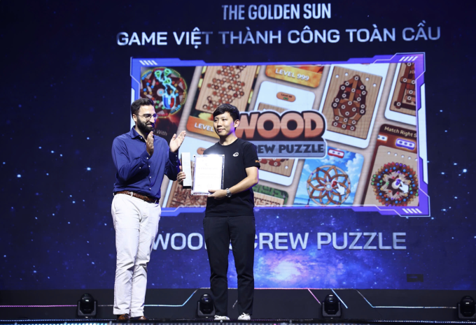 Đại diện iKame Global nhận giải Game Việt thành công toàn cầu. Ảnh: Quỳnh Trần