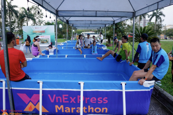 Ngâm nước đá sau chạy bộ: Lợi ích và lưu ý cho runner