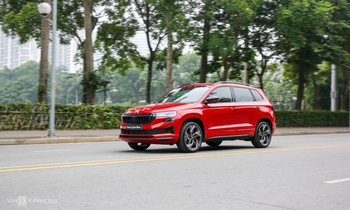 Skoda Karoq phiên bản mới lăn bánh tại Hà Nội. Ảnh: Lương Dũng