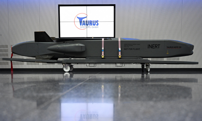 Tên lửa Taurus đặt tại trụ sở MBDA gần Munich, Đức tháng 3/2024. Ảnh: Reuters