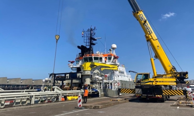Hệ thống neo được đưa lên tàu lắp đặt để triển khai ở trang trại Hollandse Kust Noord. Ảnh: Oceans of Energy