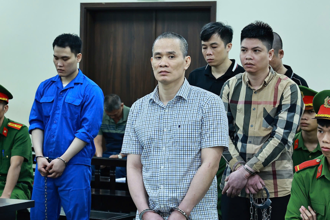 Bị cáo Dũng (hàng đầu). Ảnh: Danh Lam
