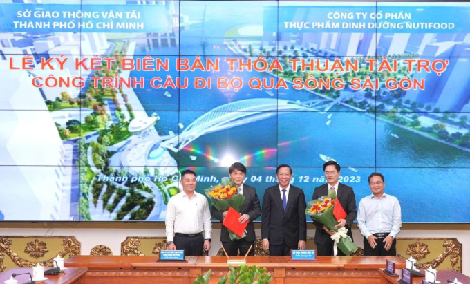 Lễ ký kết công trình cầu đi bộ nghìn tỷ tại TP HCM - nơi Nutifood đặt nền móng cho doanh nghiệp. Ảnh: Nutifood