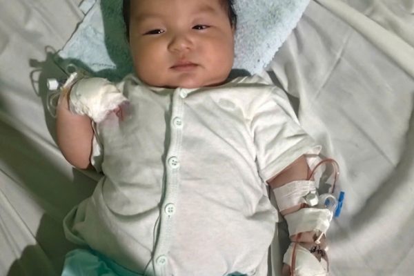 Ghép tế bào gốc cứu sống bé 1 tuổi thoát khỏi “lời nguyền”