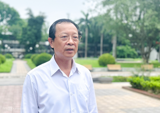 Thứ trưởng Phạm Ngọc Thưởng thông tin về kỳ thi tốt nghiệp THPT ngày 27/5. Ảnh: Dương Tâm
