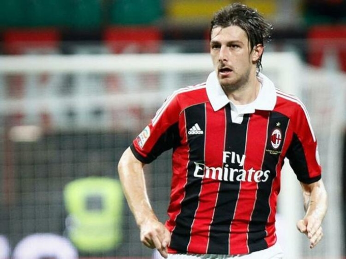 Acerbi trong giai đoạn ngắn ngủi khoác áo Milan.