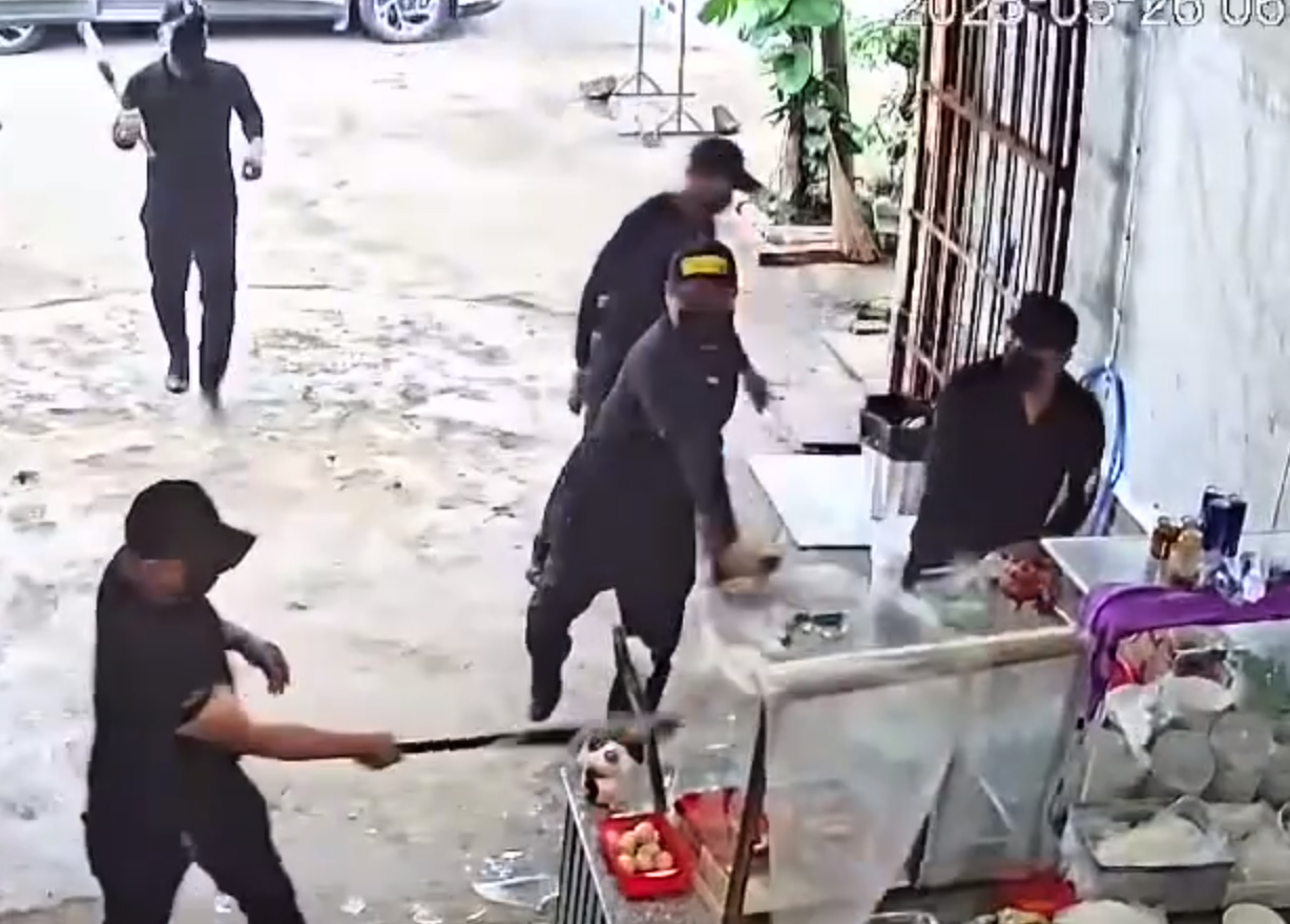 Cảnh sát truy tìm 7 người mặc đồ đen đập phá quán phở