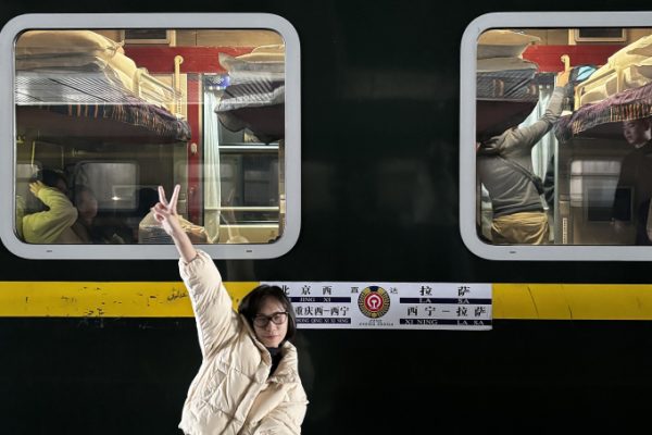Giấc mơ Tây Tạng: Chuyến tàu trên mây của cô gái Việt