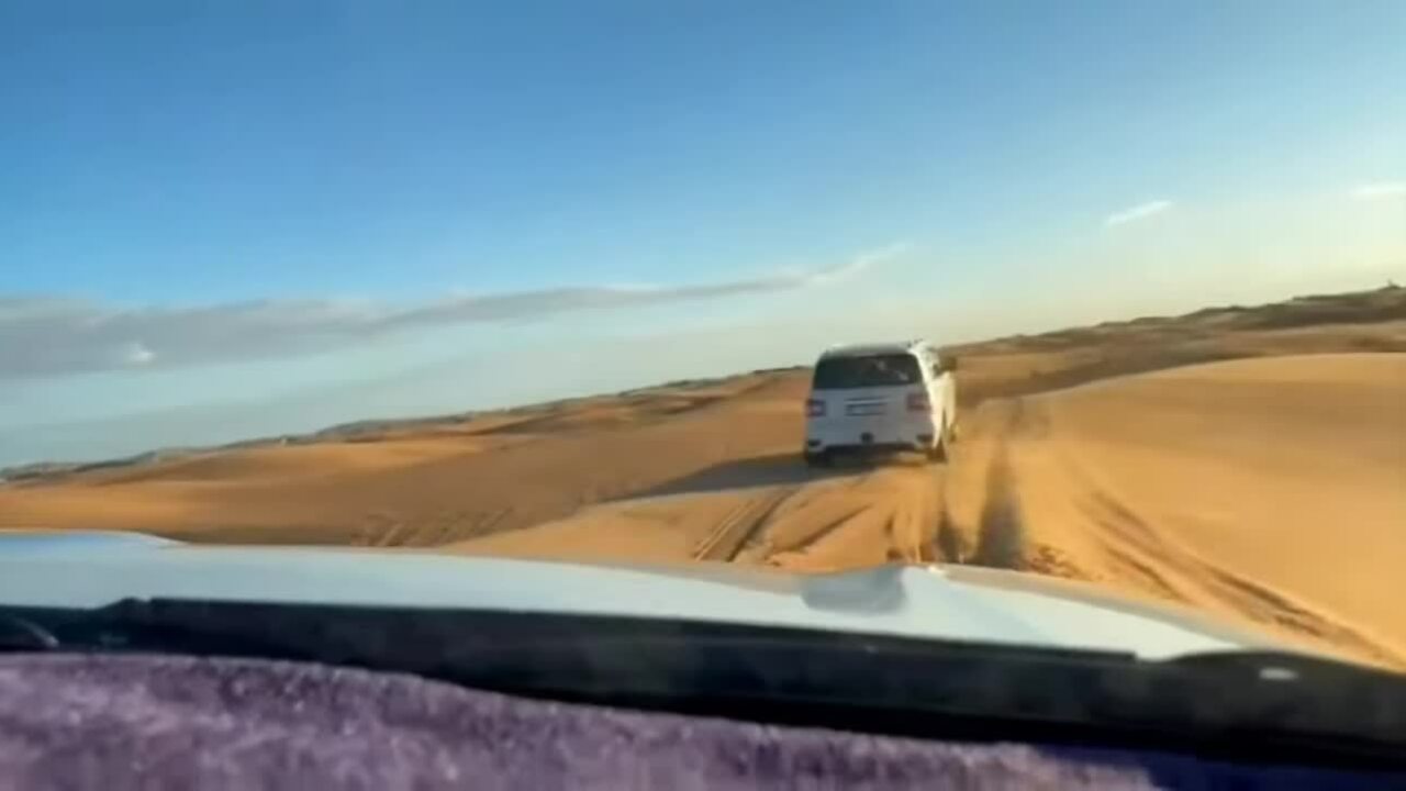 Chạy xe địa hình trên sa mạc Dubai