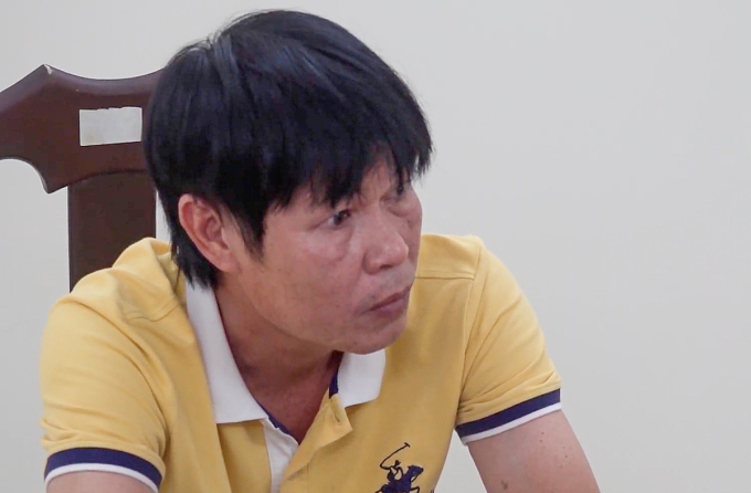 Cựu HLV Đặng Đạo tại cơ quan điều tra. Ảnh: Công an tỉnh Khánh Hòa