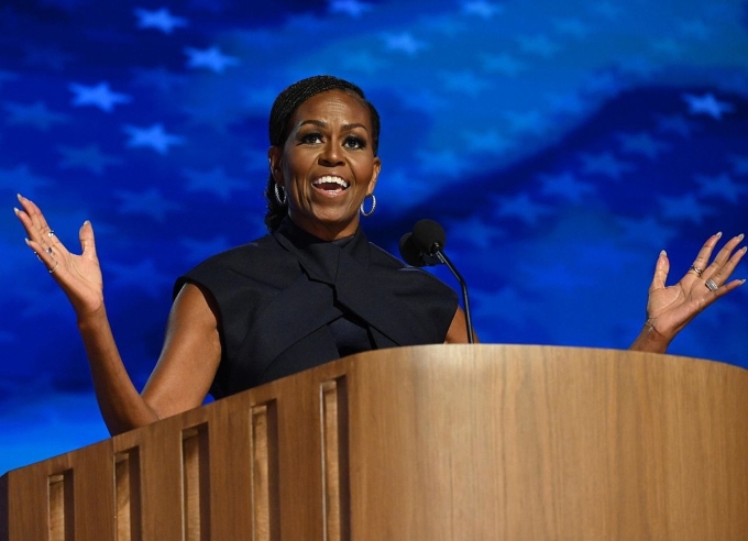 Cựu Đệ nhất Phu nhân Michelle Obama phát biểu tại Đại hội Đảng Dân chủ toàn quốc tháng 8/2024. Ảnh: CNN
