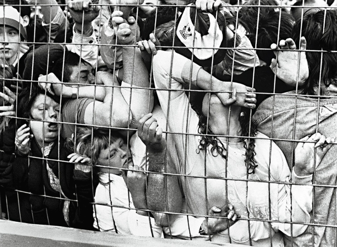 Cổ động viên Liverpool bị dồn ép tại khu vực đứng ở sân vận động Hillsborough ngày 15/4/1989. Ảnh: PA