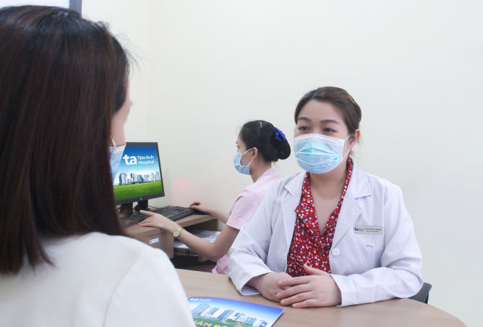 Bác sĩ tư vấn khám thai tại Bệnh viện Đa khoa Tâm Anh TP HCM. Ảnh minh họa: Tuệ Diễm