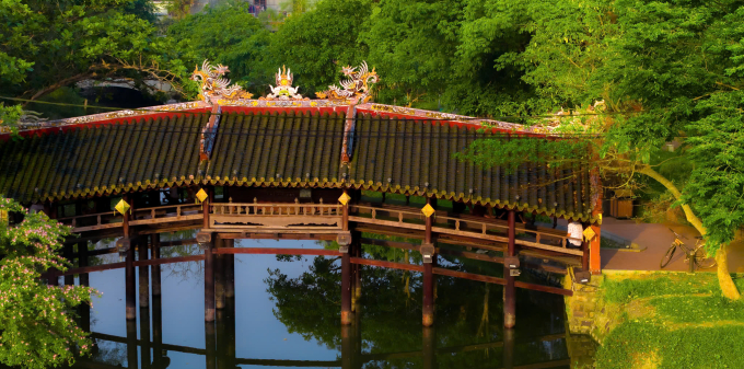 Di tích cầu ngói Thanh Toàn mang vẻ đẹp cổ kính, nhuốm màu thời gian. Ảnh: Trần Thanh Long
