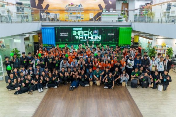 FPT Hackathon 2025: Giải bài toán AI & Logistics thông minh