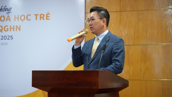 Ông Jeon Mun Cheol - Tổng giám đốc KBSV chia sẻ trong lễ trao học bổng. Ảnh: KBSV