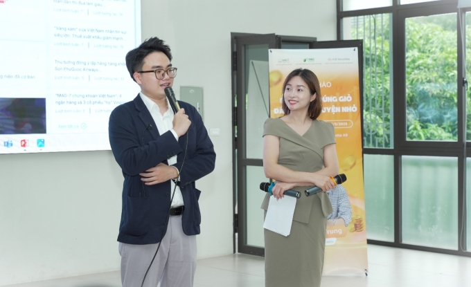 Hoàng Đức Trung (bên trái) - Chuyên gia Tư vấn đầu tư Prime tại KBSV, chia sẻ kiến thức và kinh nghiệm thực tế về đầu tư tài chính. Ảnh: KBSV