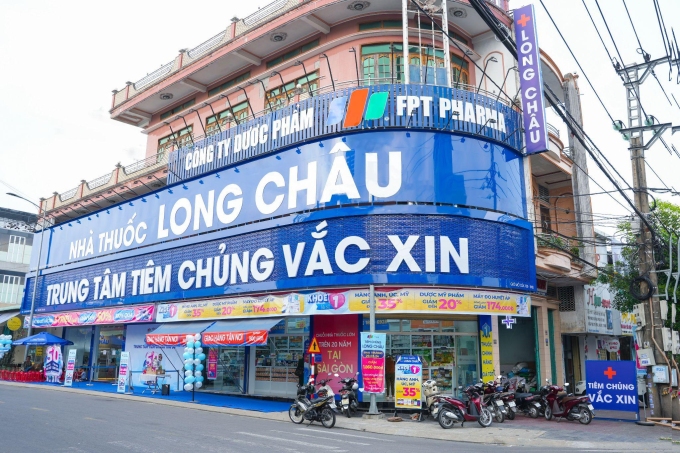 Trung tâm tiêm chủng và nhà thuốc tại TP HCM. Ảnh: FPT Long Châu