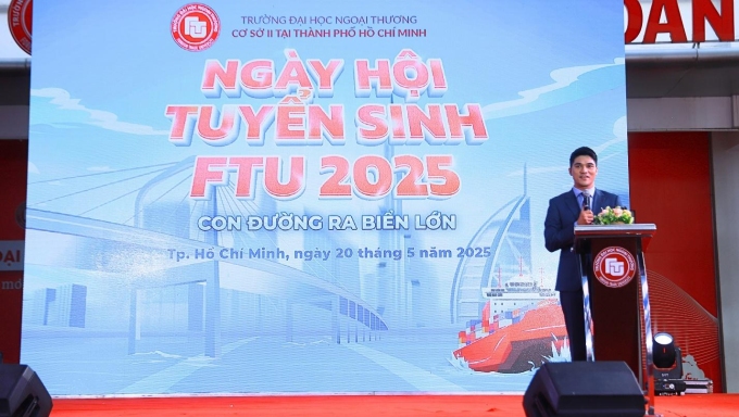 Ông Trần Việt Bảo Hoàng chia sẻ tại sự kiện. Ảnh: Trường Đại học Ngoại thương cơ sở II