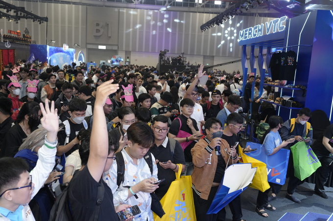 Khách tham quan gian hàng VTC. Ảnh: VTC