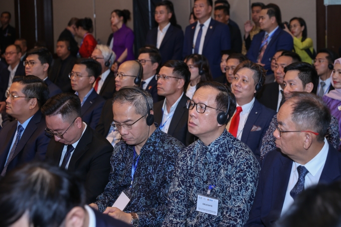 Đại diện các doanh nghiệp, tổ chức tham dự hội nghị, ngày 25/5. Ảnh: VGP
